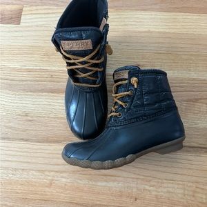 Black Sperry Saltwater Shiny Quilt ankle boots size 6.